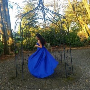 Meet your Posher, Iris